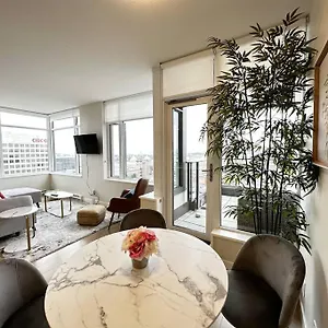 https://ocean-view-modern-downtown-suite-with-free-parking.hotels-victoria.net