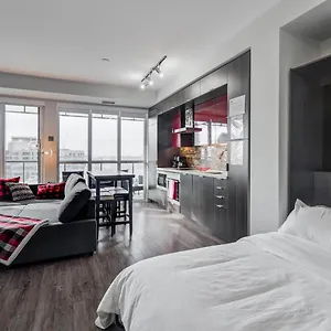 Apartment Cn Lovers, Toronto